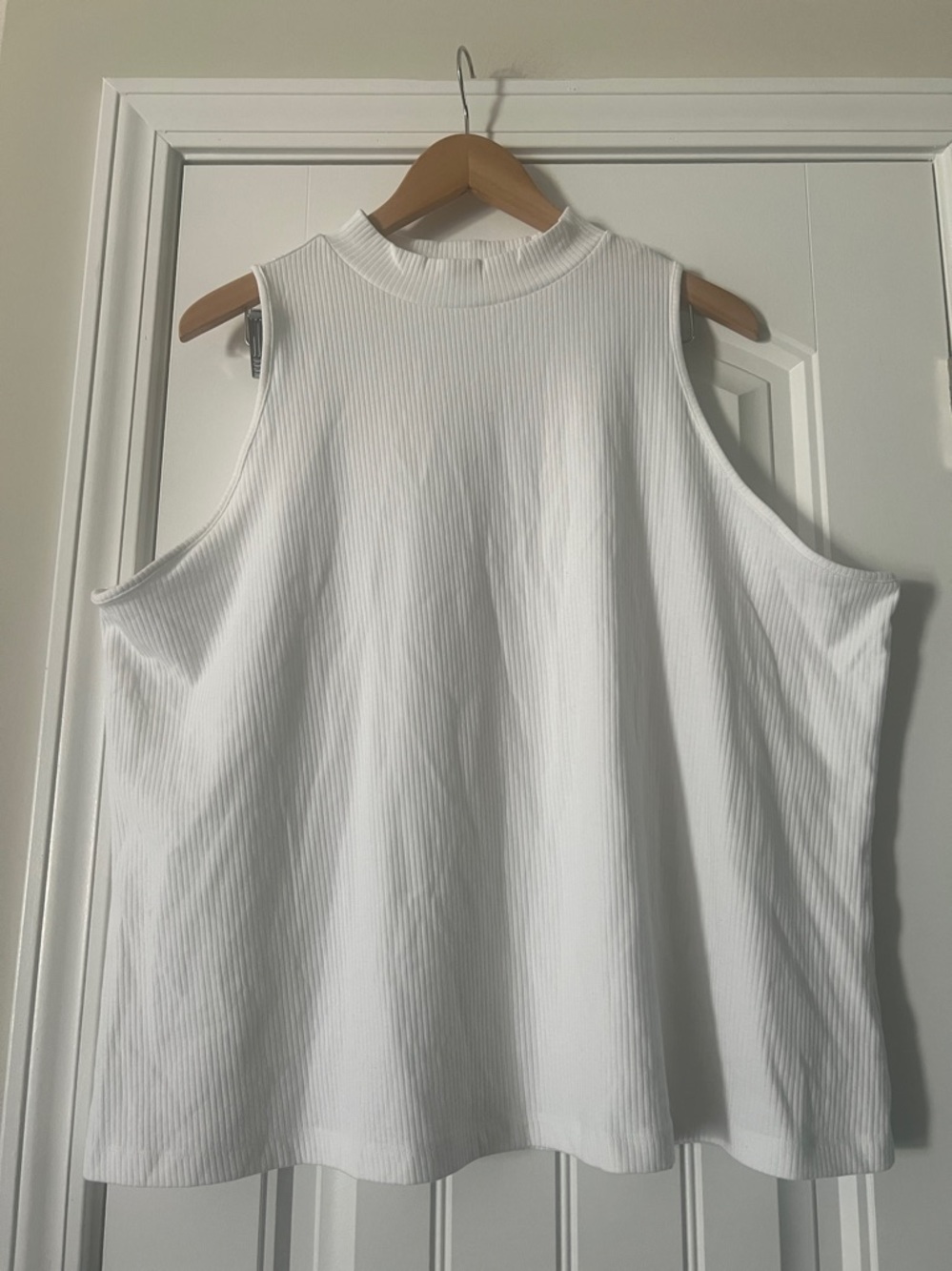 Old Navy Ribbed Tank Top - Picture 2 of 5